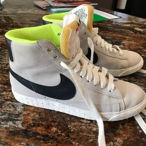 Nike Blazer mid rise high tops, women sz 7.5